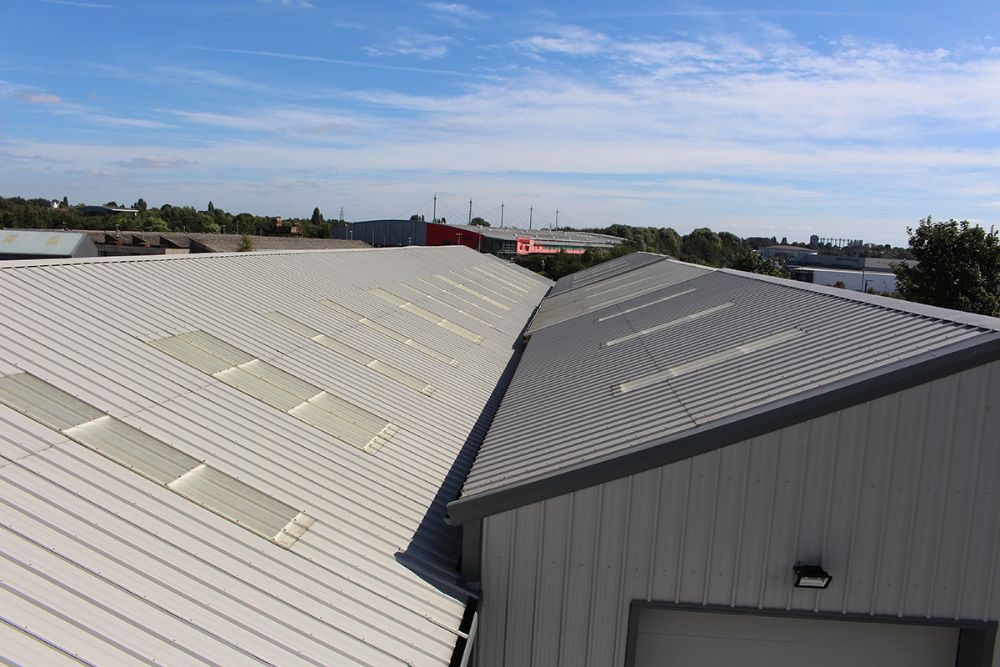 Replacement profiled sheet roof with in-plane rooflights on an industrial unit