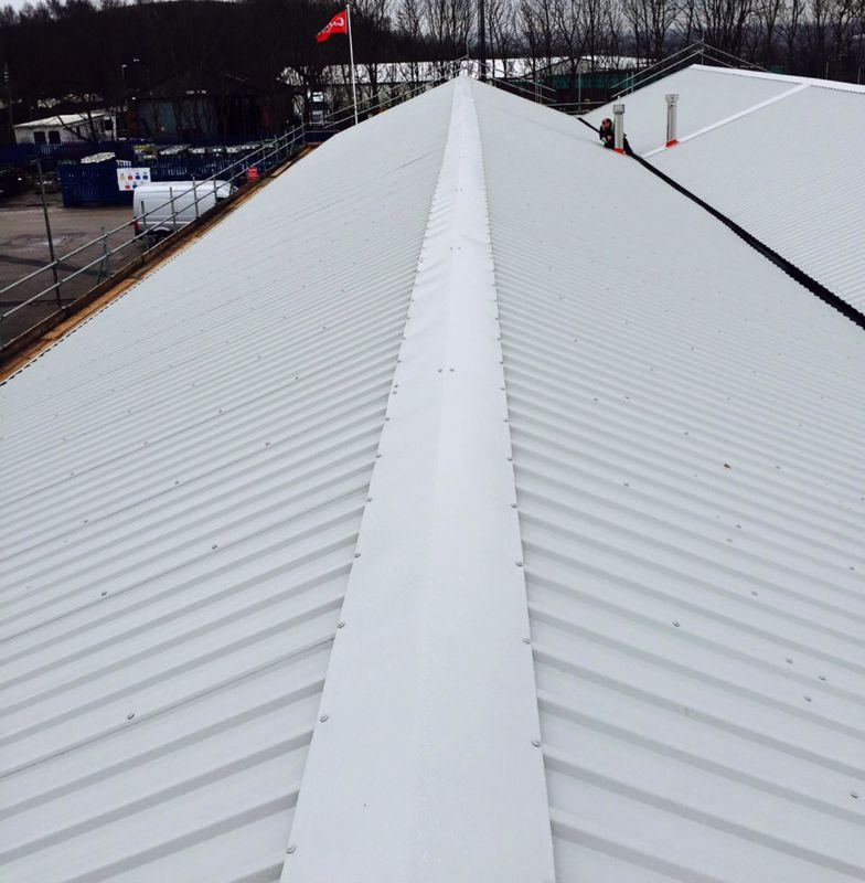 Profiled sheet roof on an industrial unit